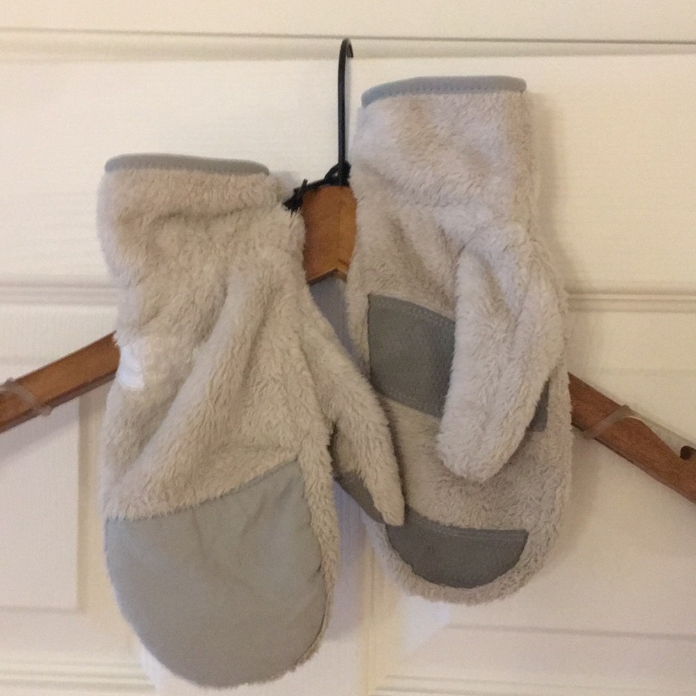 The North Face Denali White Fleece Mittens- Medium